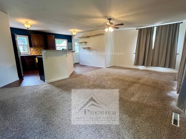 Foto del edificio - 1437 Howard Ave