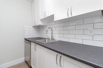 Building Photo - 579 Rosehill Street