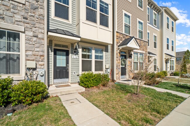 Building Photo - 828 Jarrett Ln