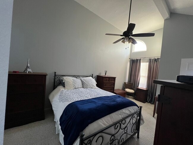 Building Photo - 5455 Sylmar Ave