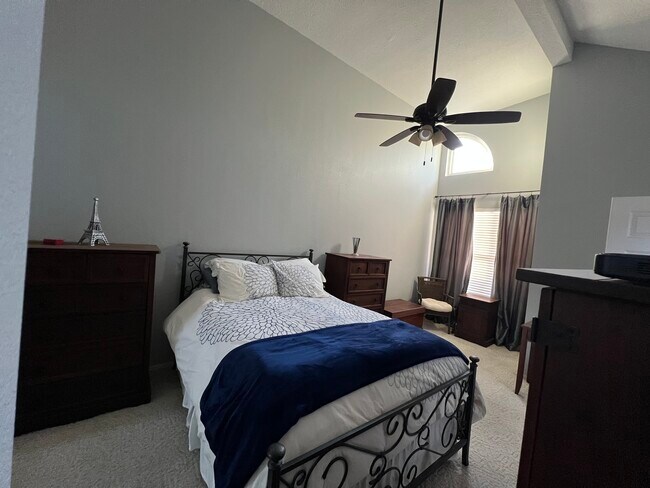 Foto del edificio - 5455 Sylmar Ave