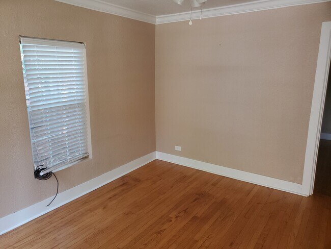 Foto del edificio - 6920 Victoria Ave