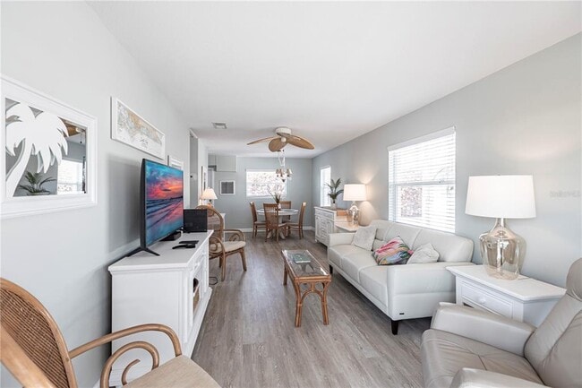 Foto del edificio - 6020 Midnight Pass Rd