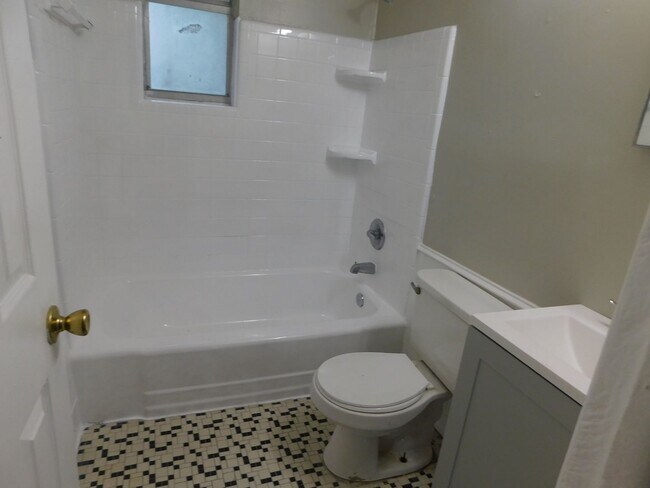 Foto del edificio - 1716 W 26th St