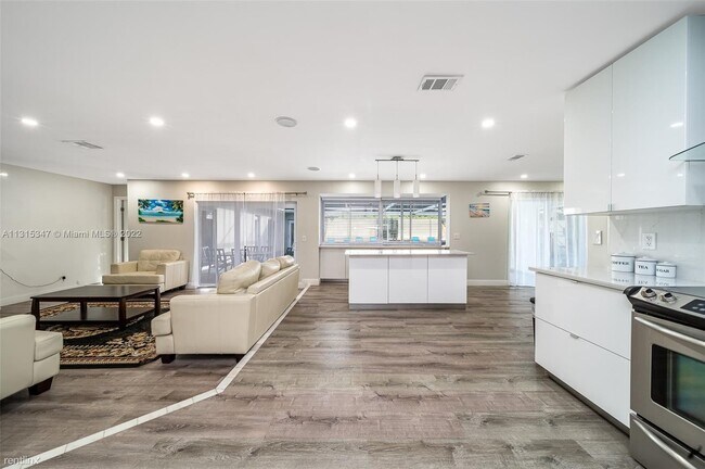 Foto del edificio - 4 br, 3 bath House - 5224 Adams St