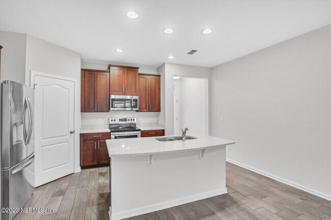 Building Photo - 61 Bush Pl