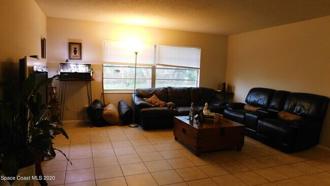 Foto del edificio - 3190 Westwood Dr