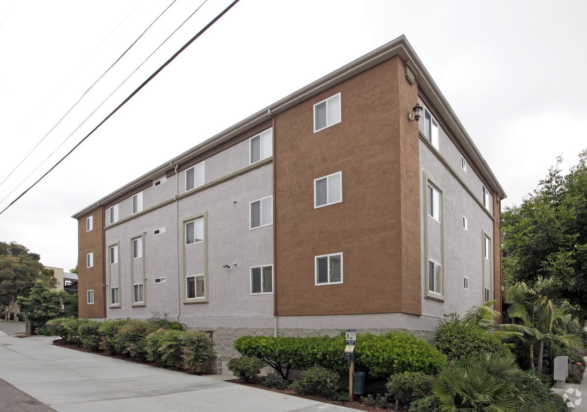 Primary Photo - 1756 Essex St