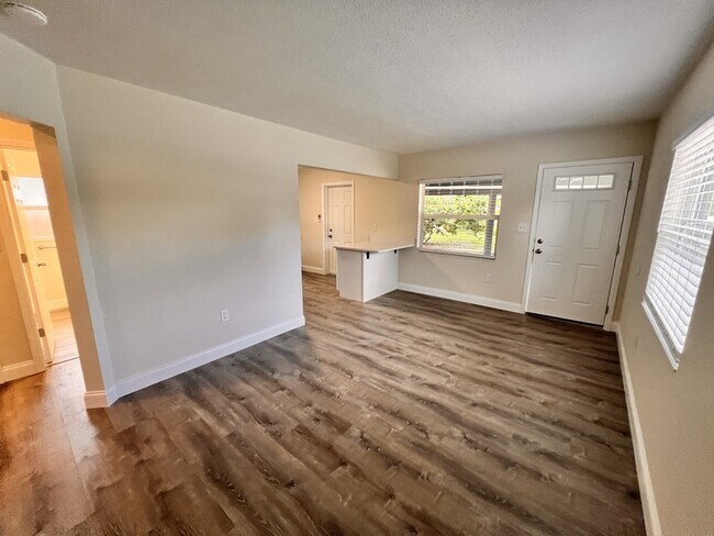 Foto del edificio - 2414 Formosa Ave