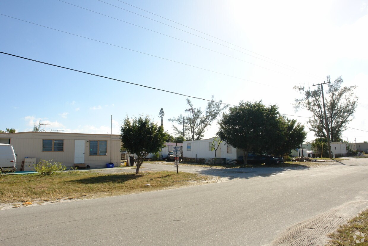 Building Photo - Pine Grove Trailer Court