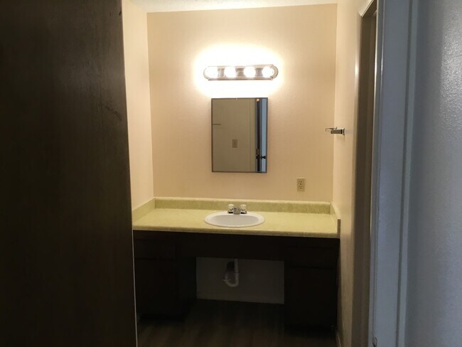 Foto del edificio - 3911 N Rockwell Ave
