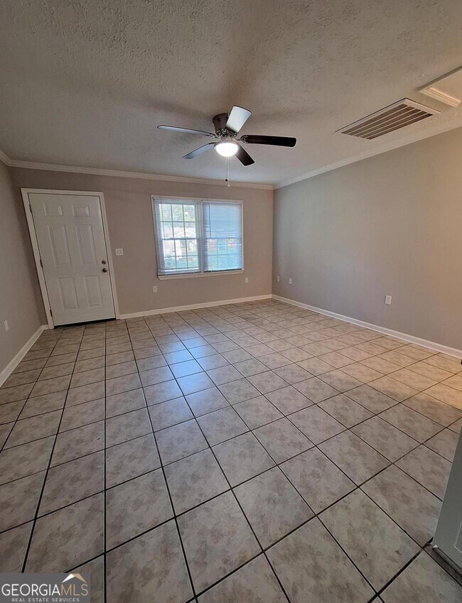 221 Greenbriar Dr Unit C, Cedartown, GA 30125 Room for Rent in