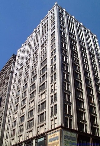 Foto principal - 8 W Monroe St