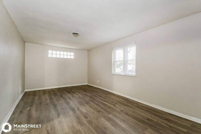 Building Photo - 533 Ford Dr