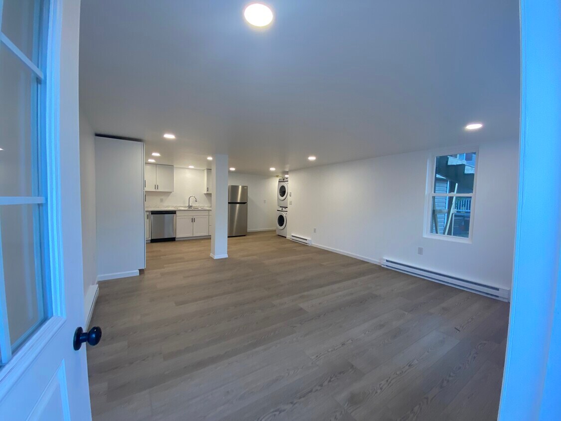 Kitchen, Dining Room - 435 W Main St