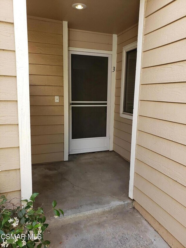 Foto del edificio - 24520 McBean Pkwy