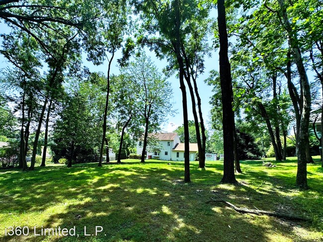 Foto del edificio - 4 br, 3.5 bath House - 2323 Forest Hills Dr