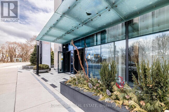 Photo du bâtiment - 585-585 Bloor St E