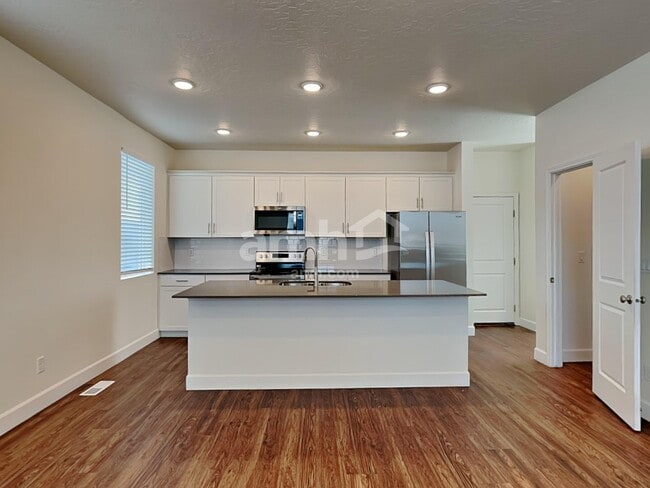Building Photo - 6628 Old Forest Dr