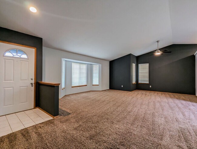 Building Photo - Move in ready 3 bed 2 bath rambler w/ air ...