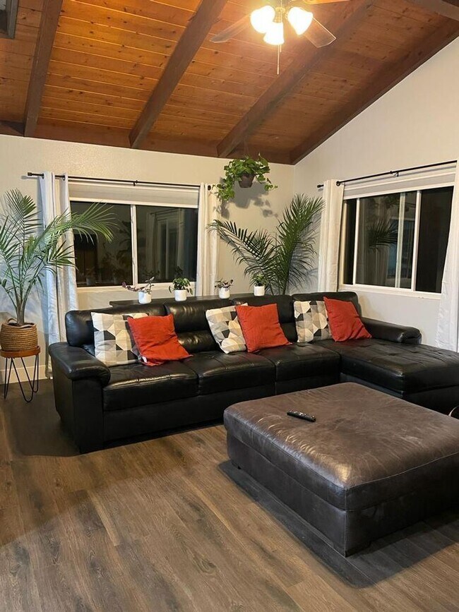 Building Photo - 3 br, 2 bath House - 3955 Debbyan Place