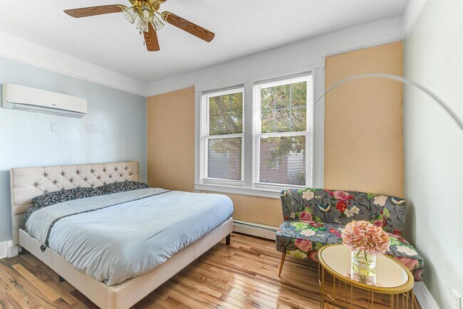 Foto del edificio - 7108 Hudson Ave