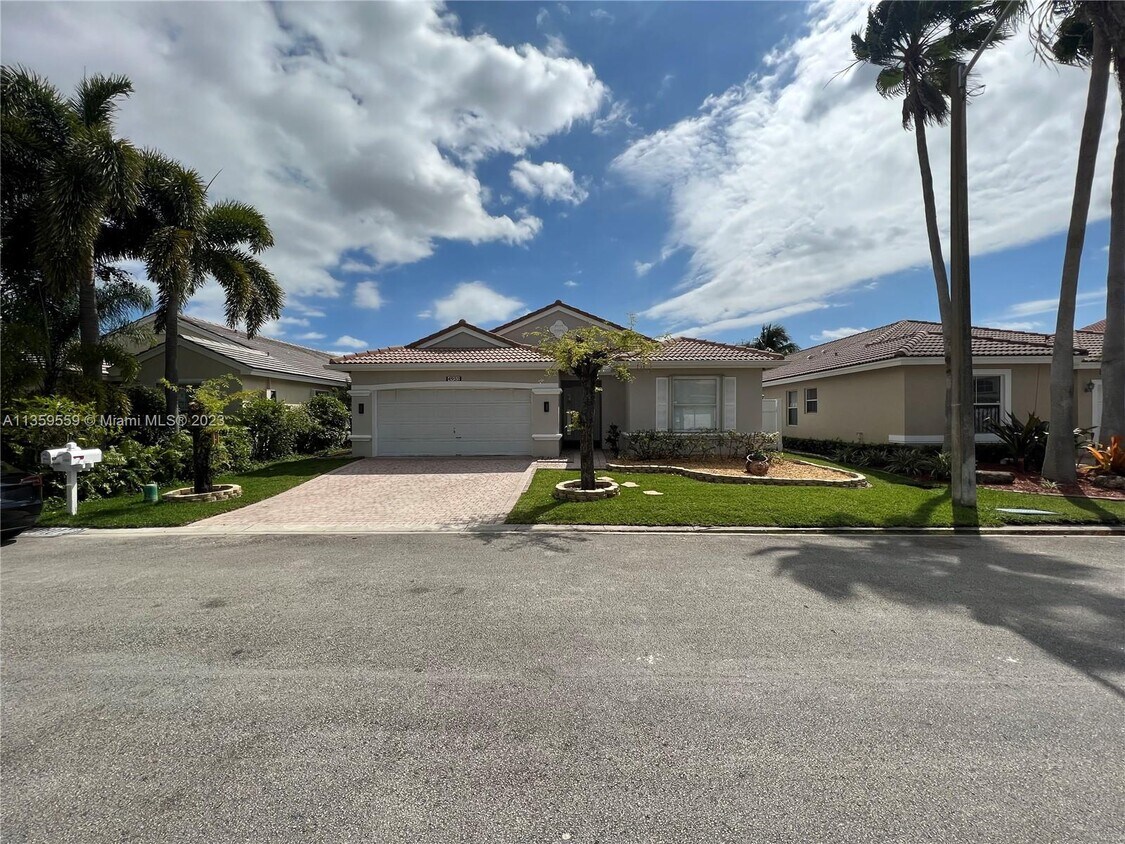 4952 SW 33rd Way, Fort Lauderdale, FL 33312 House for Rent in Fort