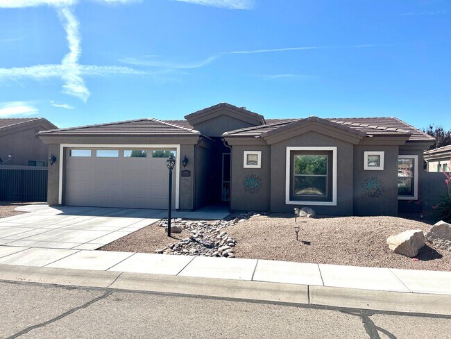 Building Photo - Elegant 3 Bedroom, 2 bathroom Home in Legacy Ranch Neighborhood in Central Kingman!