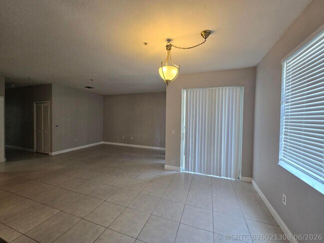 Building Photo - 2108 Shoma Dr