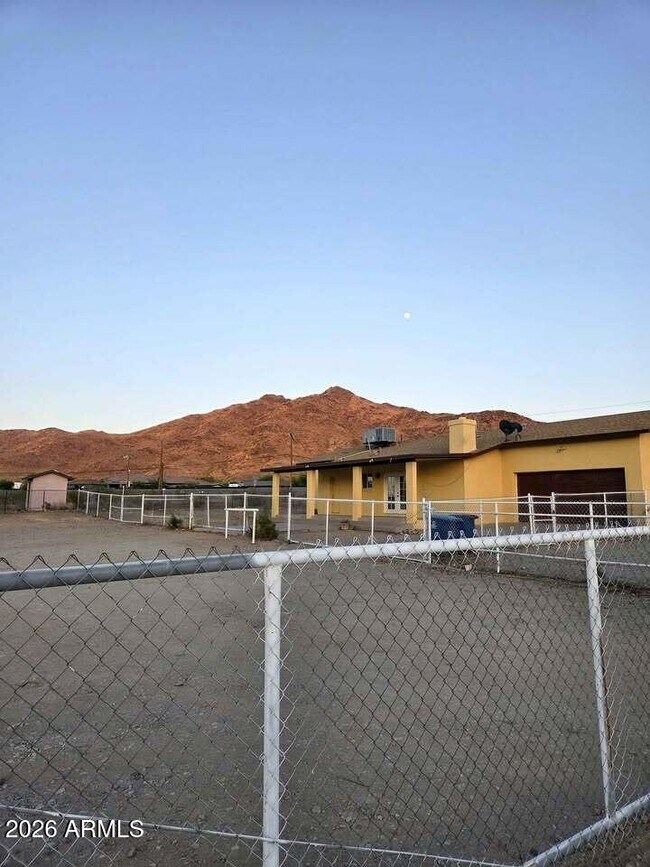 Foto del edificio - 4012 Carver Rd