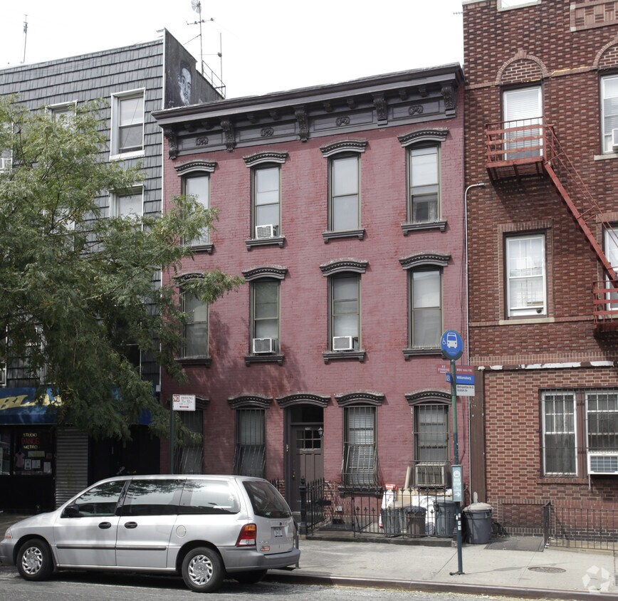 Primary Photo - 723 Metropolitan Ave