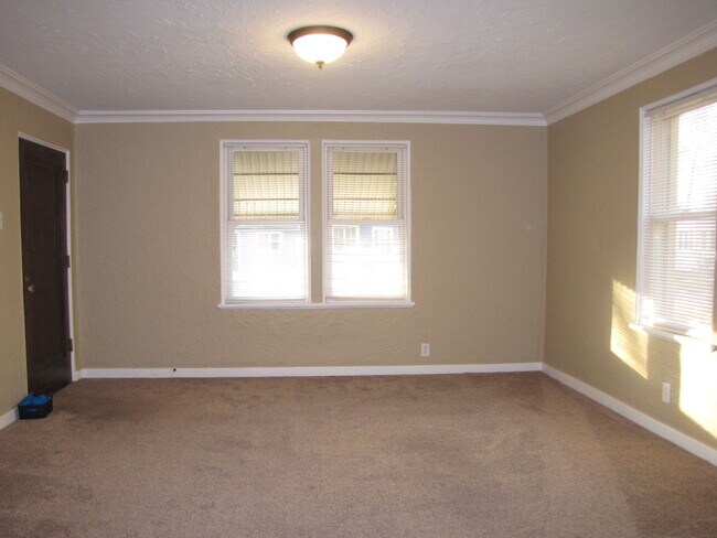 Building Photo - 955 Oneida St