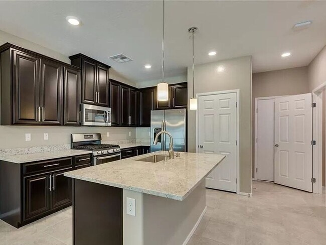 Building Photo - Charming 3 Bedroom Townhome in Las Vegas