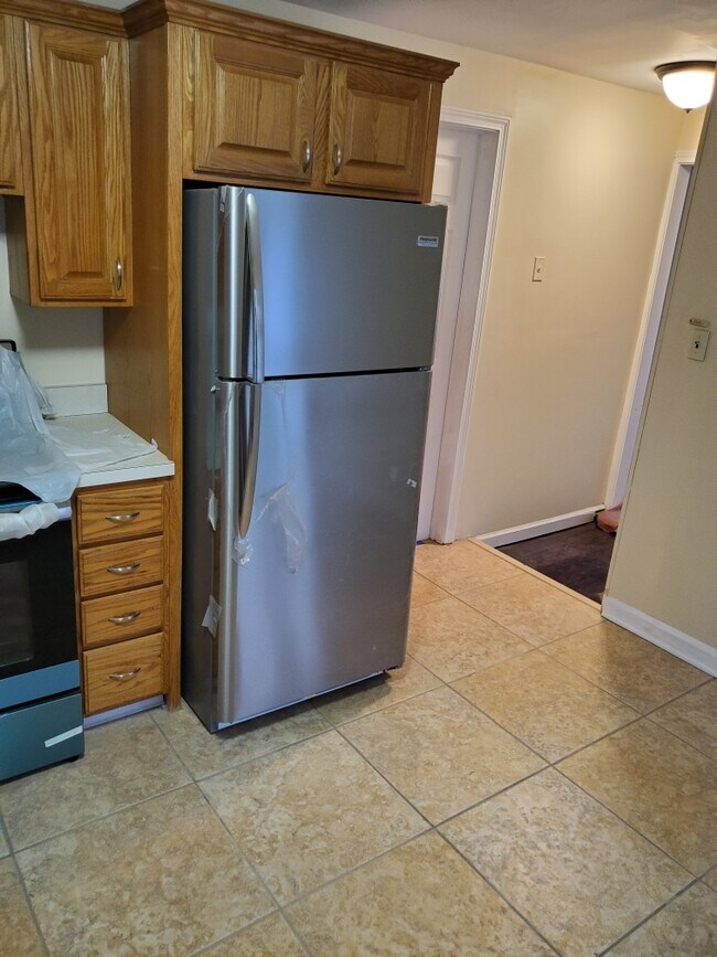 New appliances - 54 Pulaski St