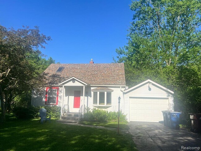 Foto del edificio - 2468 Fernwood Ave