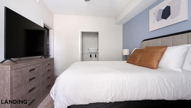 Foto del edificio - 2220 W First St