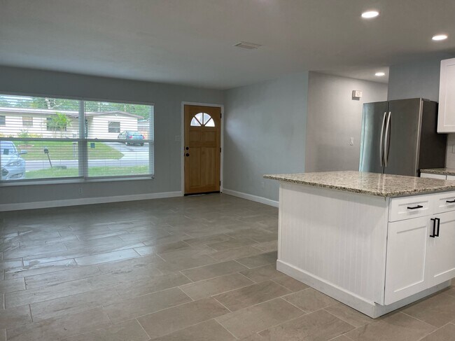 Foto del edificio - 482 Oakwood Dr