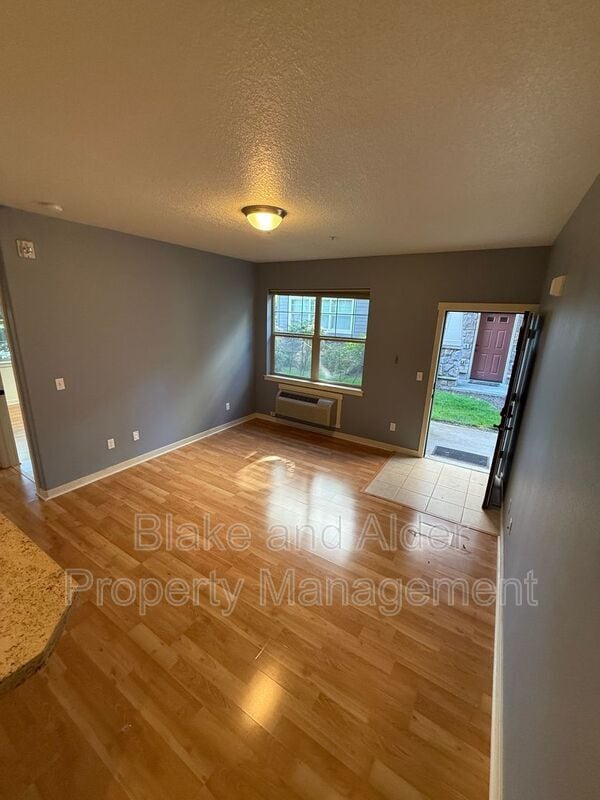 Building Photo - 8758 NE Delamere Way