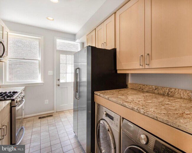 Foto del edificio - 3254 Q St NW