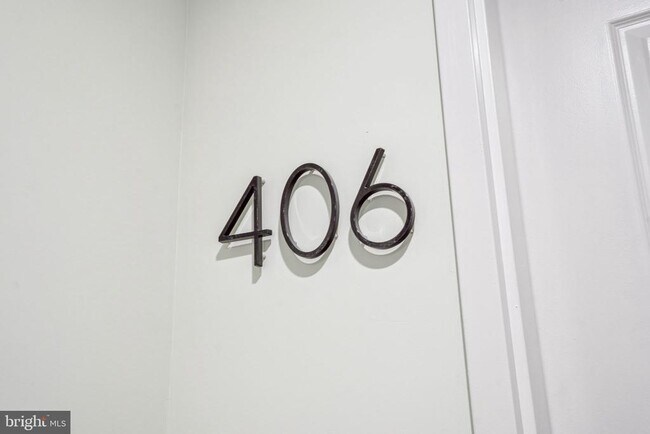 Building Photo - 3748 Lancaster Ave