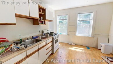 Building Photo - 14 Centre St