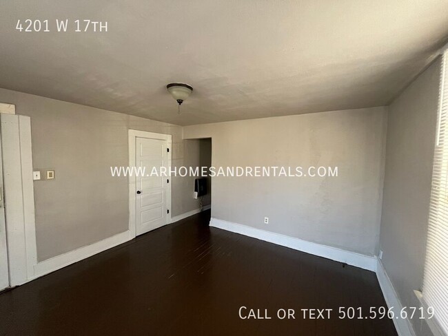 Foto del edificio - 4201 W 17th Little Rock | 3 Beds | 1 Bath