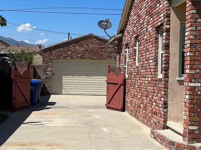 Foto del edificio - 10563 Emery St