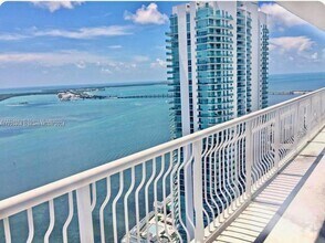 Building Photo - 1200 Brickell Bay Dr