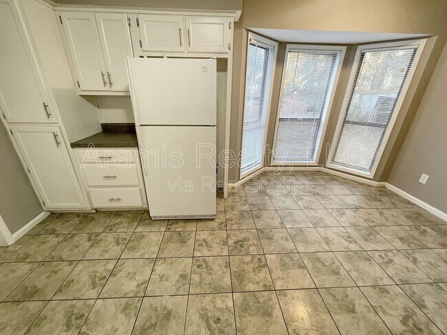Foto del edificio - 9032 Gardener Dr