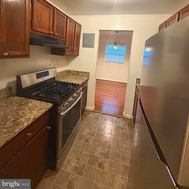 Foto del edificio - 3814 Lyndhurst Dr