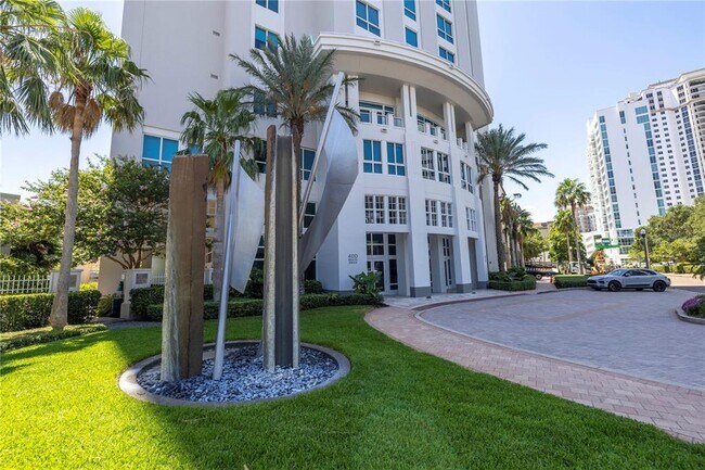 Foto del edificio - 400 Beach Dr NE