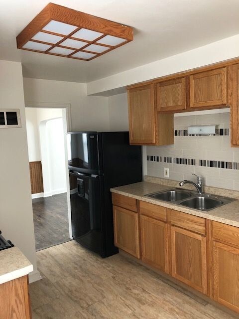 Building Photo - 3 Bedroom Single Family Home
