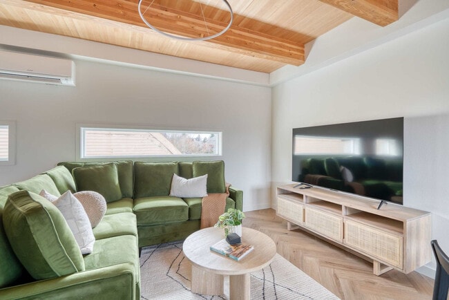 Foto del edificio - 5012-5022-5022 NE 26th Ave