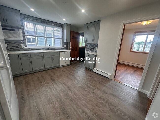 Building Photo - 253 Elm St